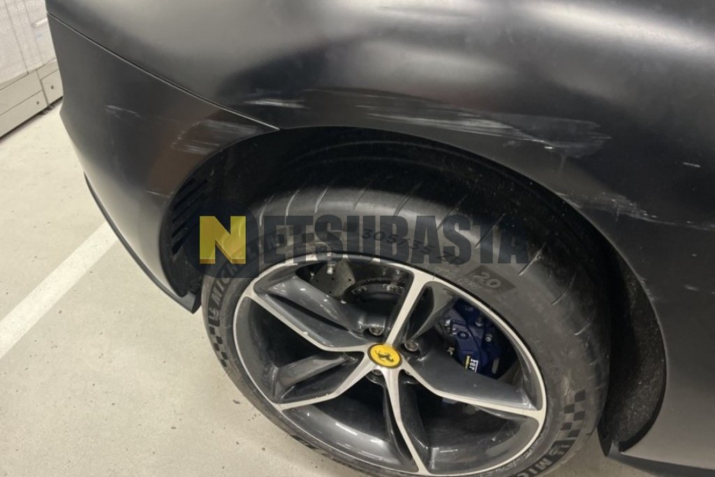 Ferrari 296 GTS 2023