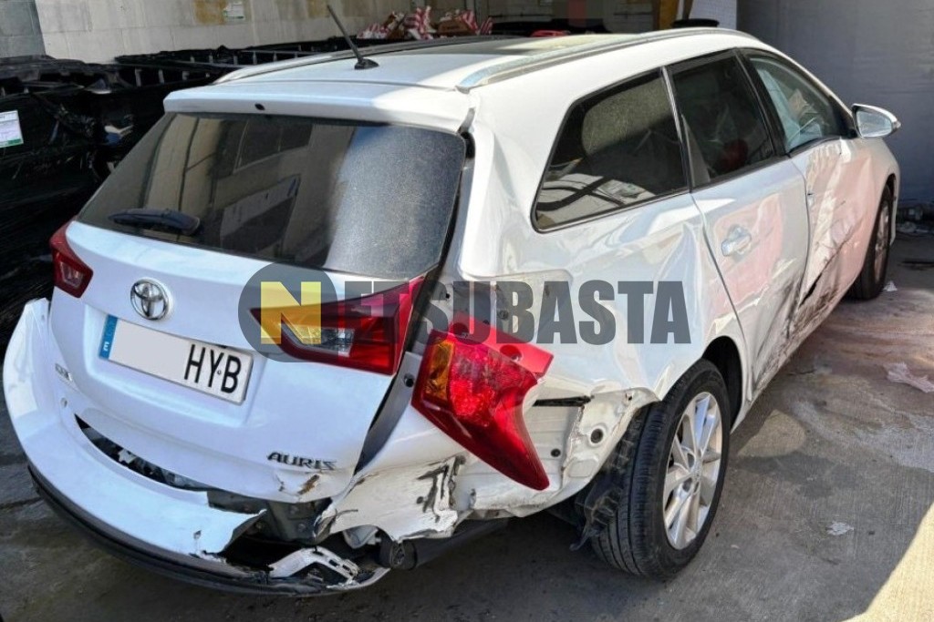 Toyota Auris Touring Sport 120D 2014
