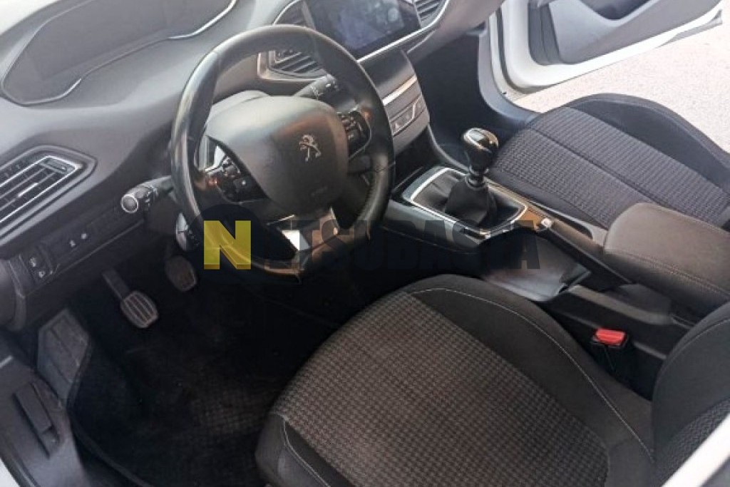 Peugeot 308 1.5 BlueHDi 2021