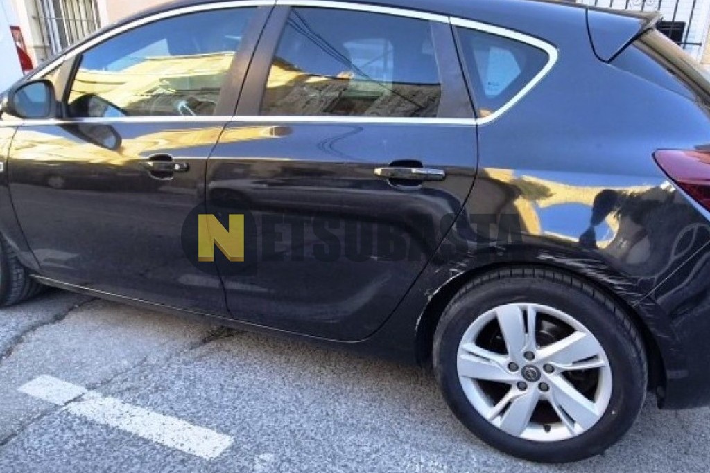 Opel Astra 2.0 CDTI 2013