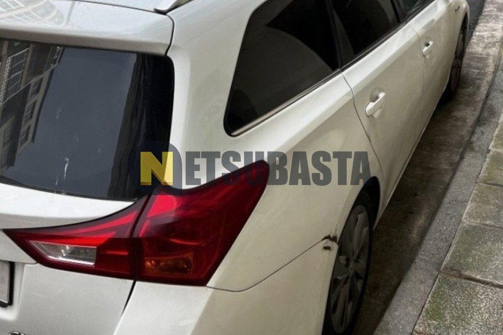 Toyota Auris Touring Sport Hybrid 2014