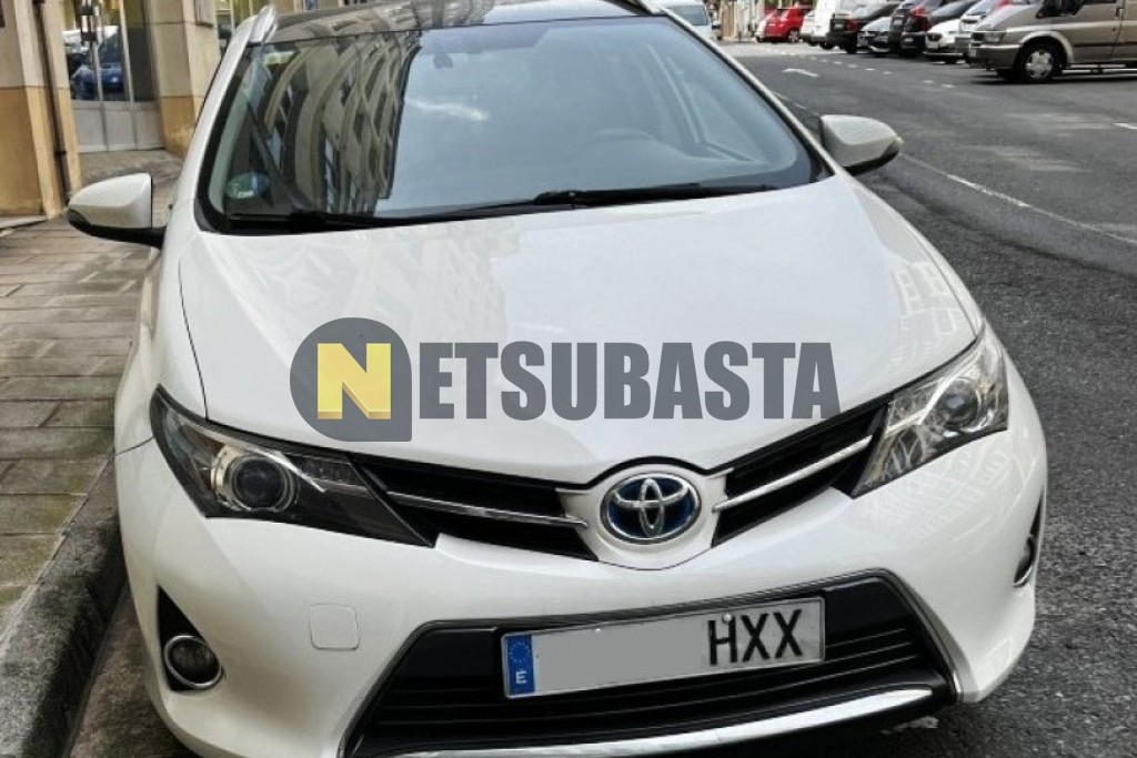 Toyota Auris Touring Sport Hybrid 2014