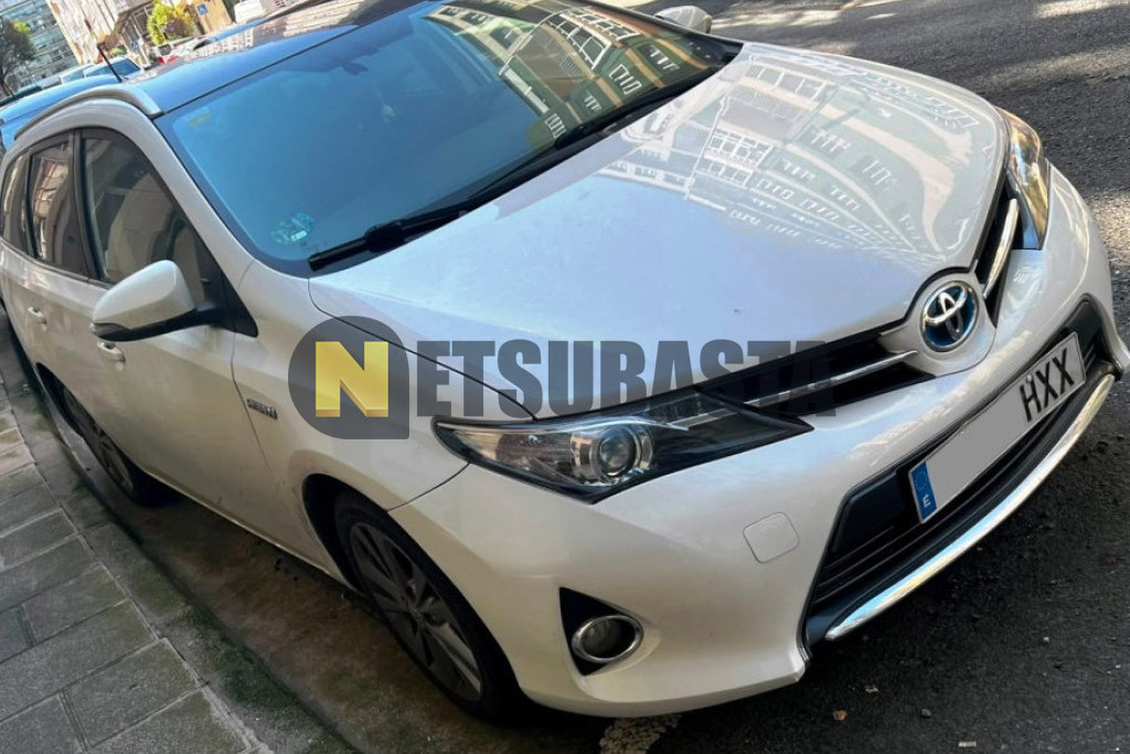 Toyota Auris Touring Sport Hybrid 2014