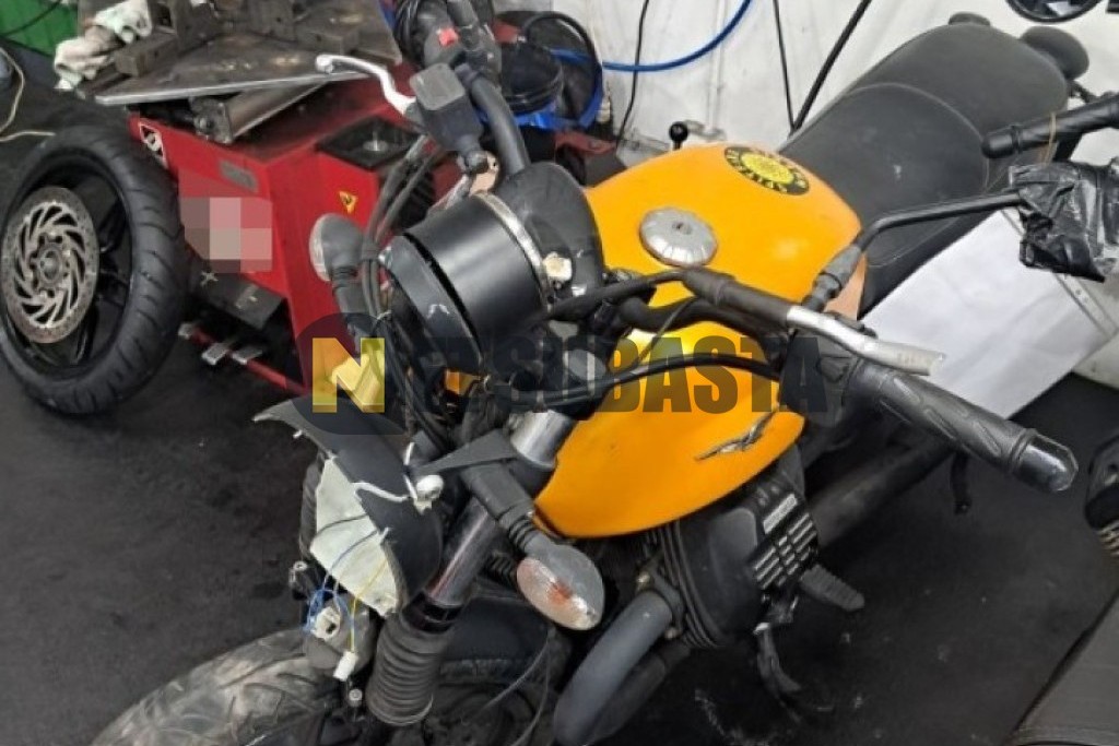 Moto Guzzi V7 III Stone 2017