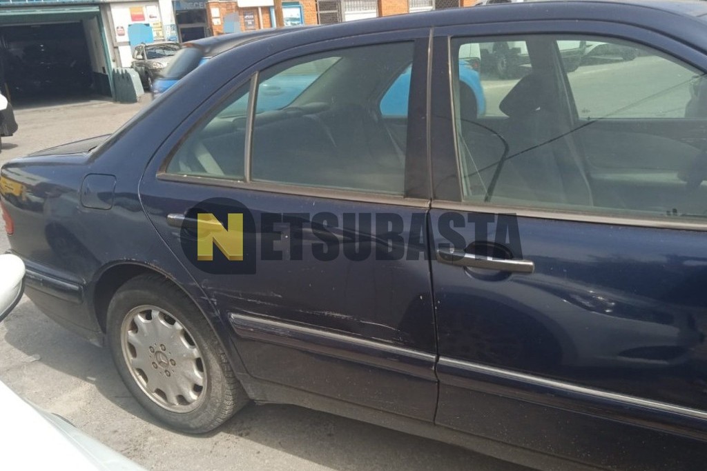 Mercedes-Benz E 300 TD Aut. 2001