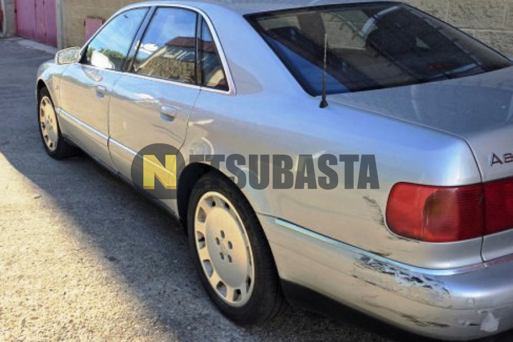 Audi A8 3.7 quattro tiptronic 5 vel. 1999
