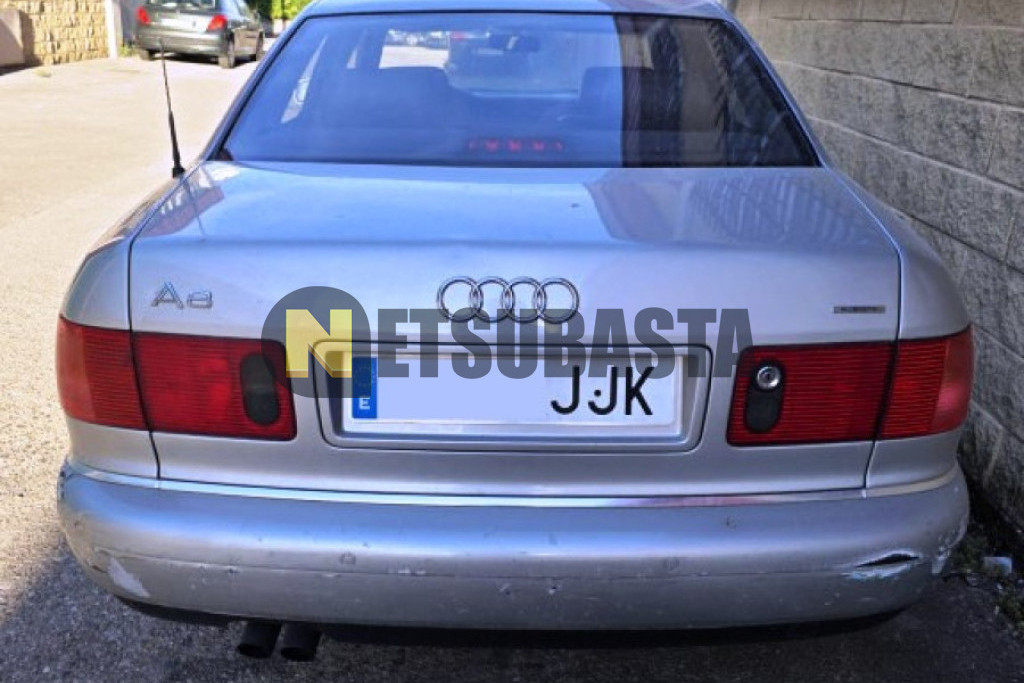 Audi A8 3.7 quattro tiptronic 5 vel. 1999