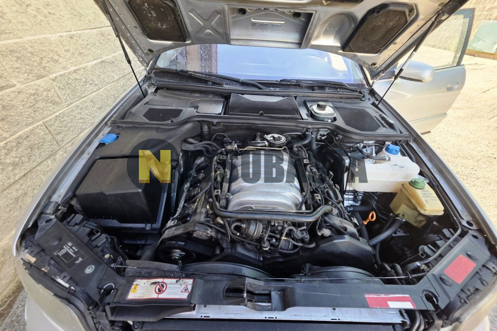Audi A8 3.7 quattro tiptronic 5 vel. 1999