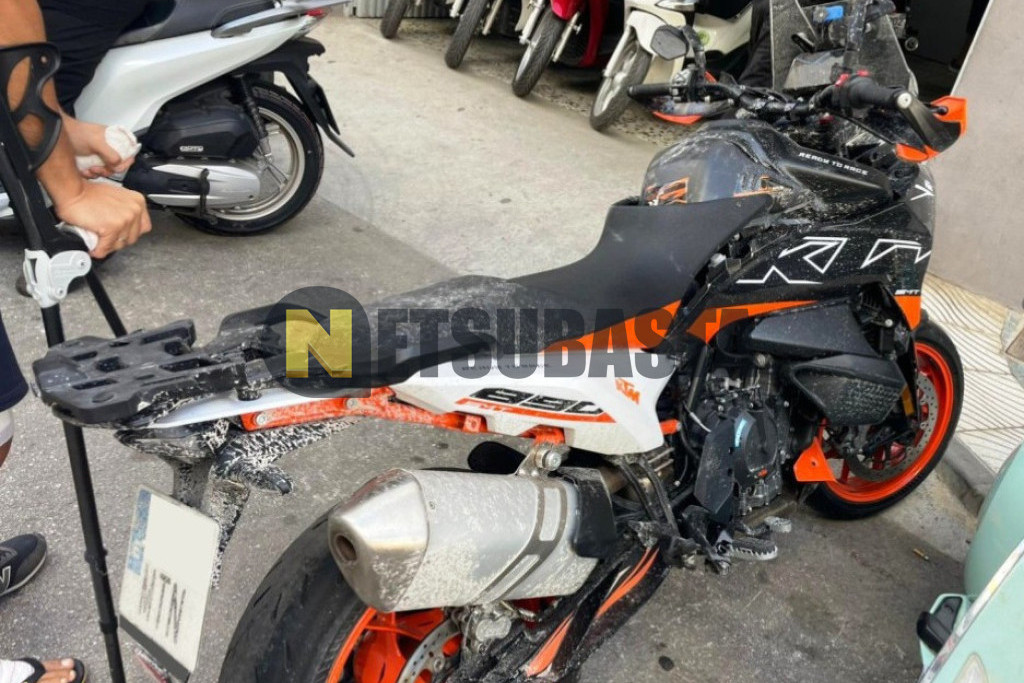 KTM 890 SMT 2024