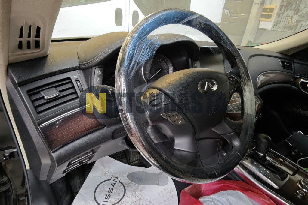 Infiniti M35h 2011