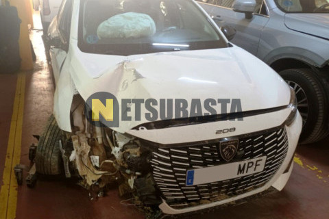 Peugeot 208 Hybrid e-DCS6 2024