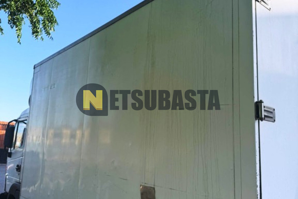 Nissan Atleon 35.13 2004