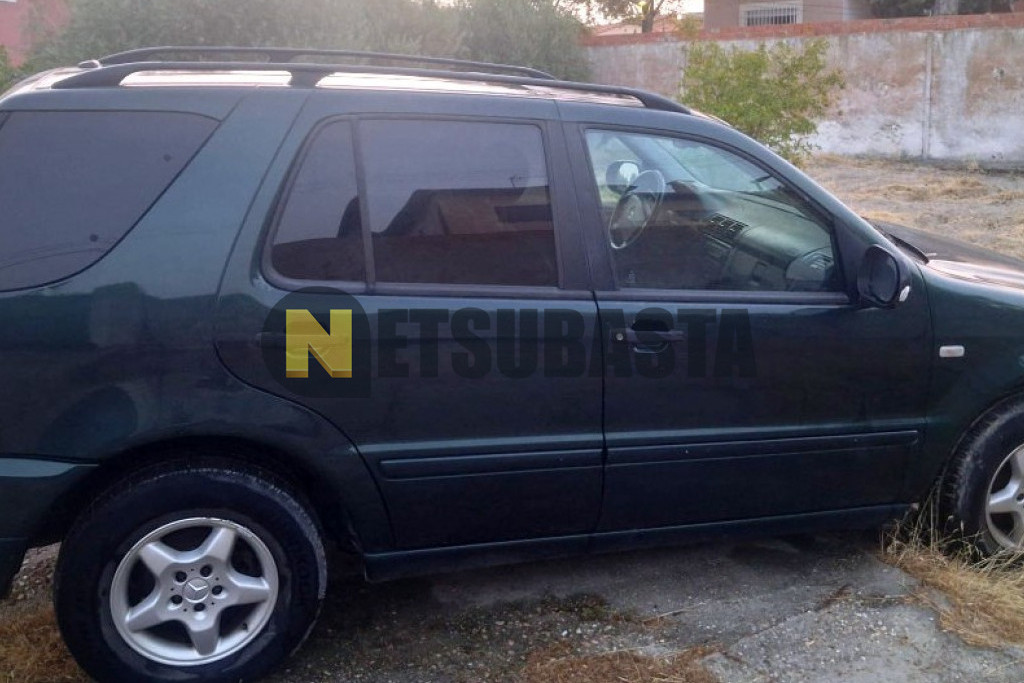 Mercedes-Benz ML 320 2001