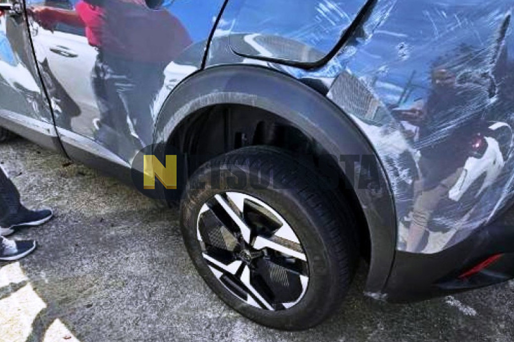 Peugeot 2008 Hybrid 145 e-DCS6 2026