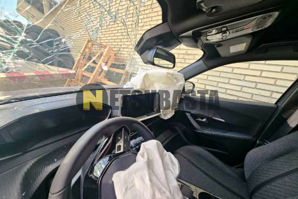 Peugeot 2008 Hybrid 145 e-DCS6 2026