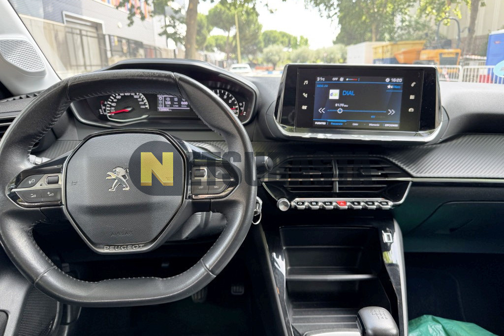 Peugeot 208 1.2 PureTech 2021
