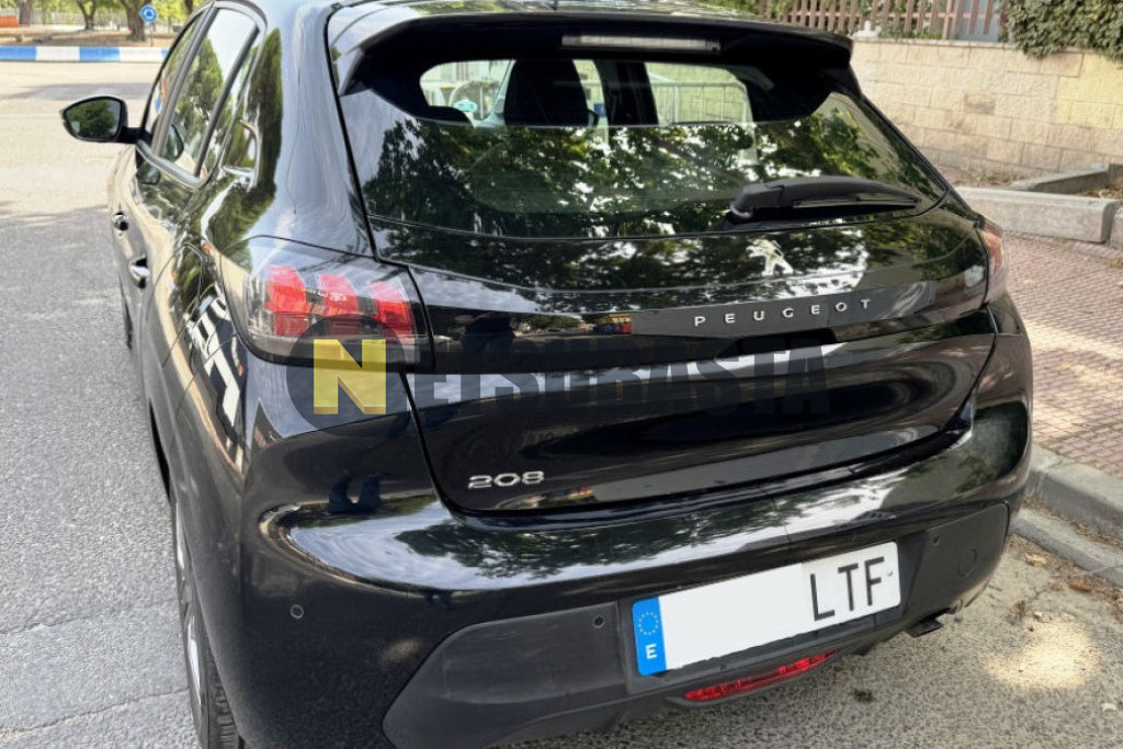 Peugeot 208 1.2 PureTech 2021