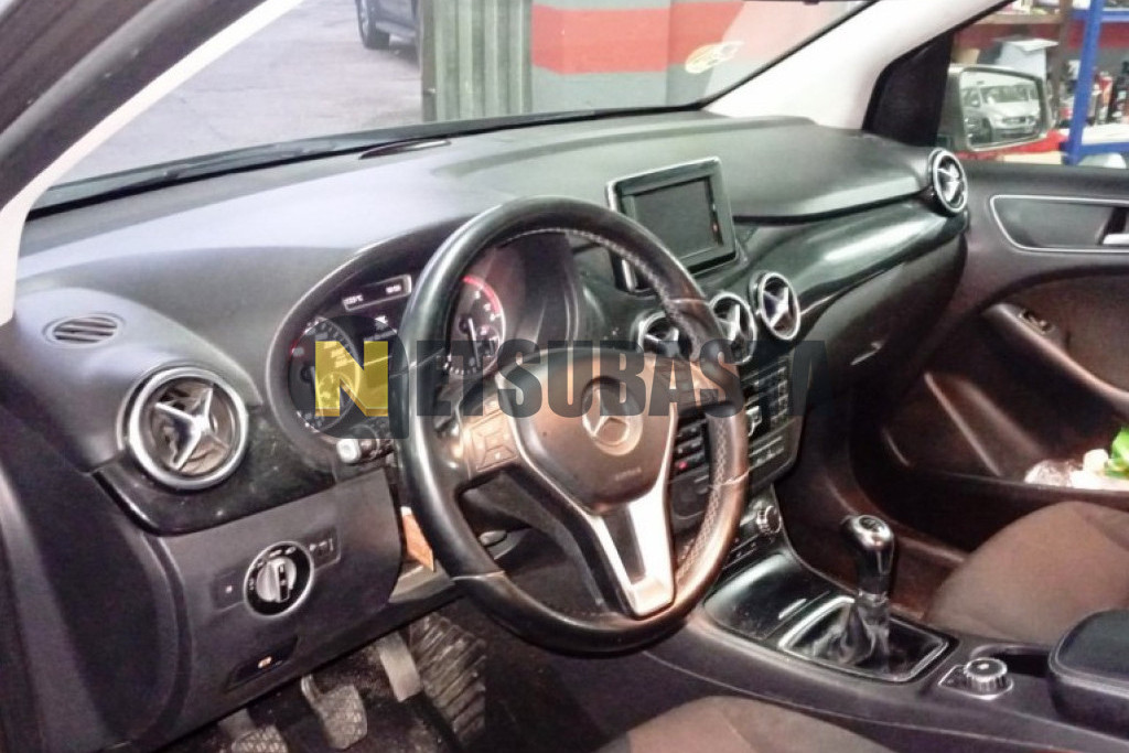 Mercedes-Benz B 180 CDI BlueEFFICIENCY 2012