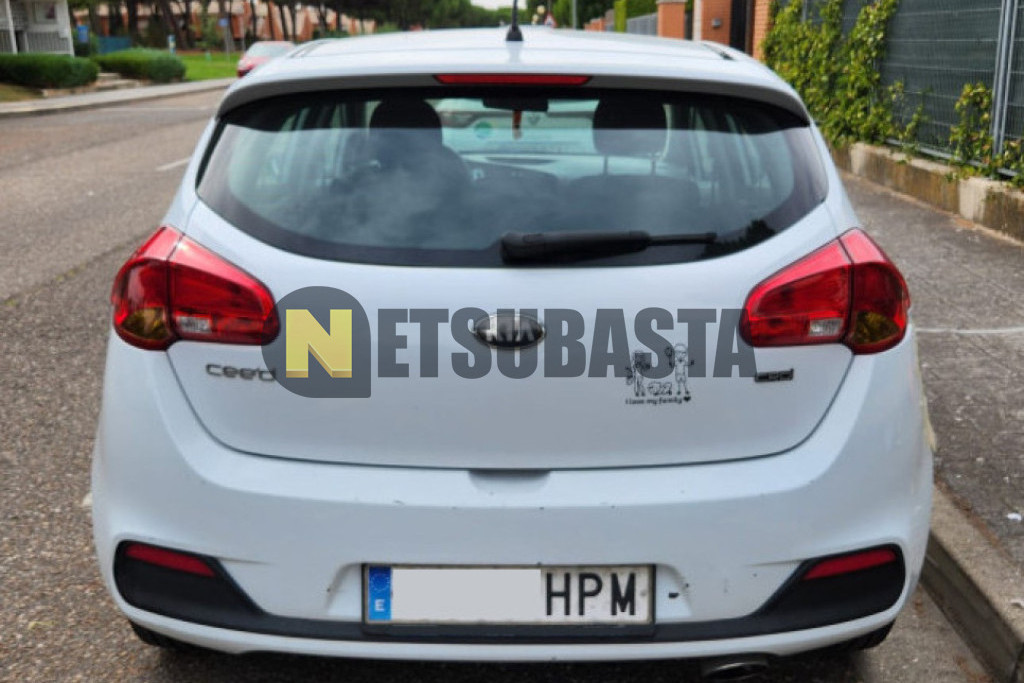 Kia Ceed 1.4 CRDi WGT 2013