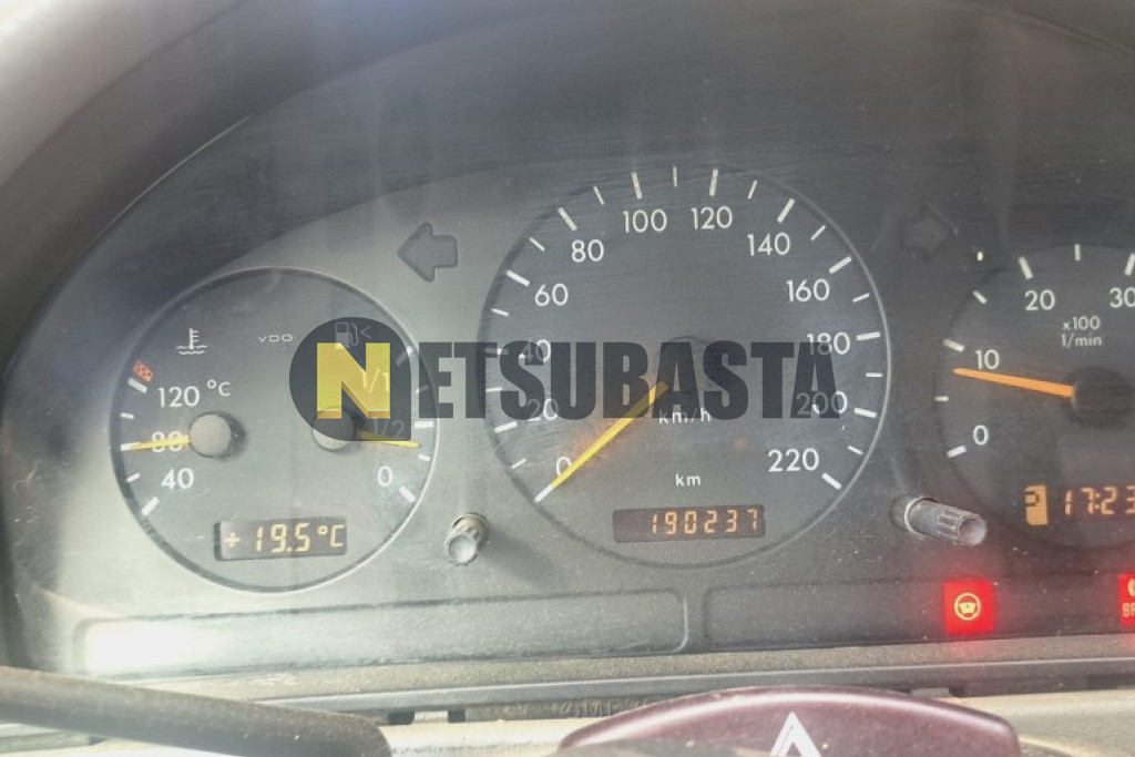 Mercedes-Benz ML 270 CDI Aut. 2000