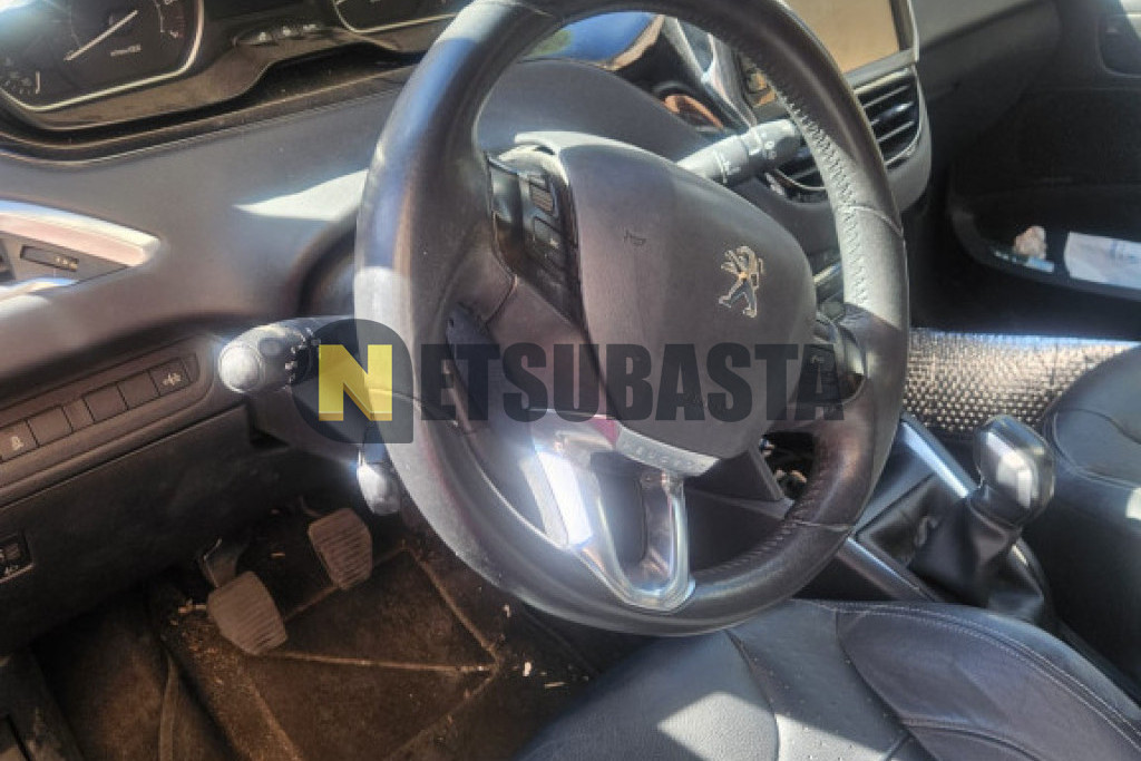 Peugeot 208 1.6 VTi 2012