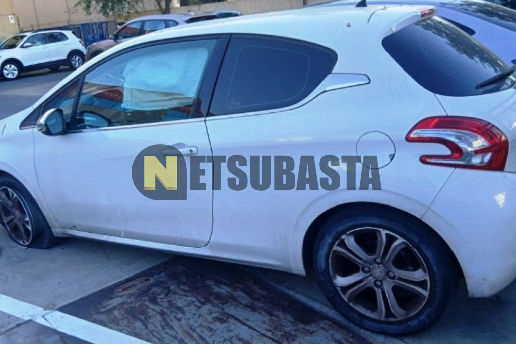 Peugeot 208 1.6 HDi 2013