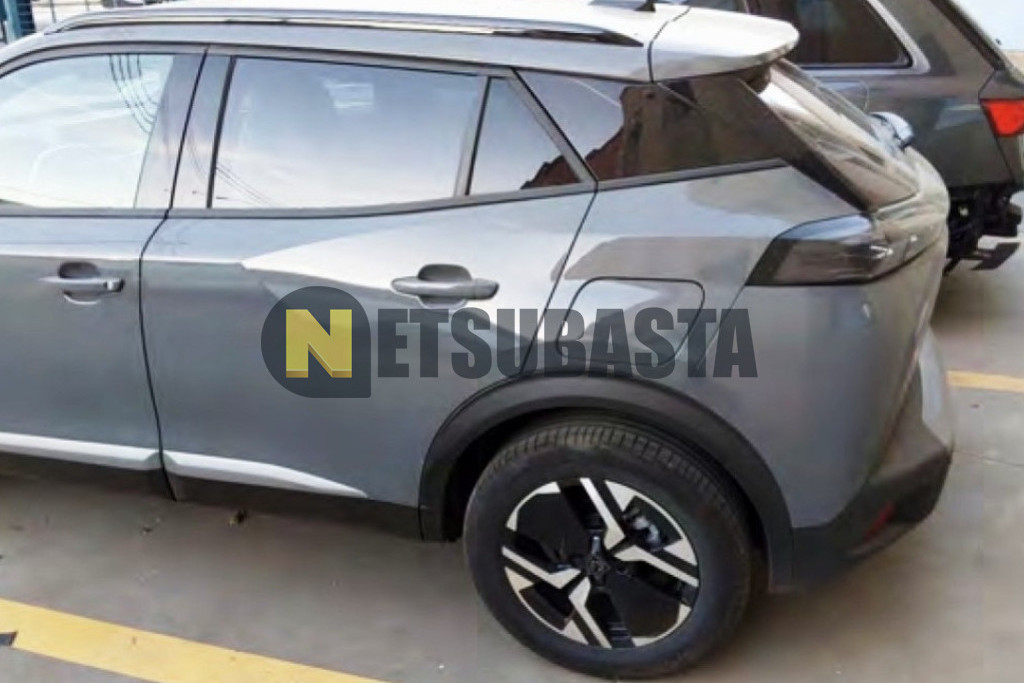 Peugeot 2008 Hybrid 136 e-DCS6 2025