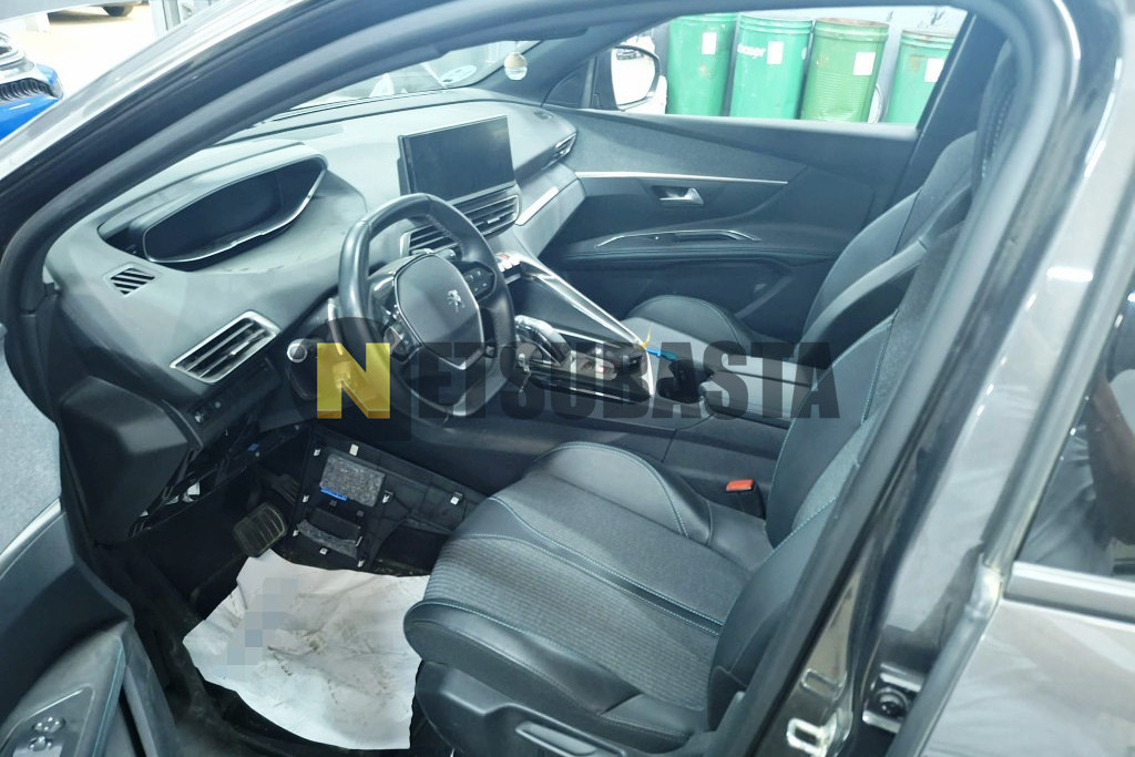Peugeot 3008 1.5 BlueHDi EAT8 2023