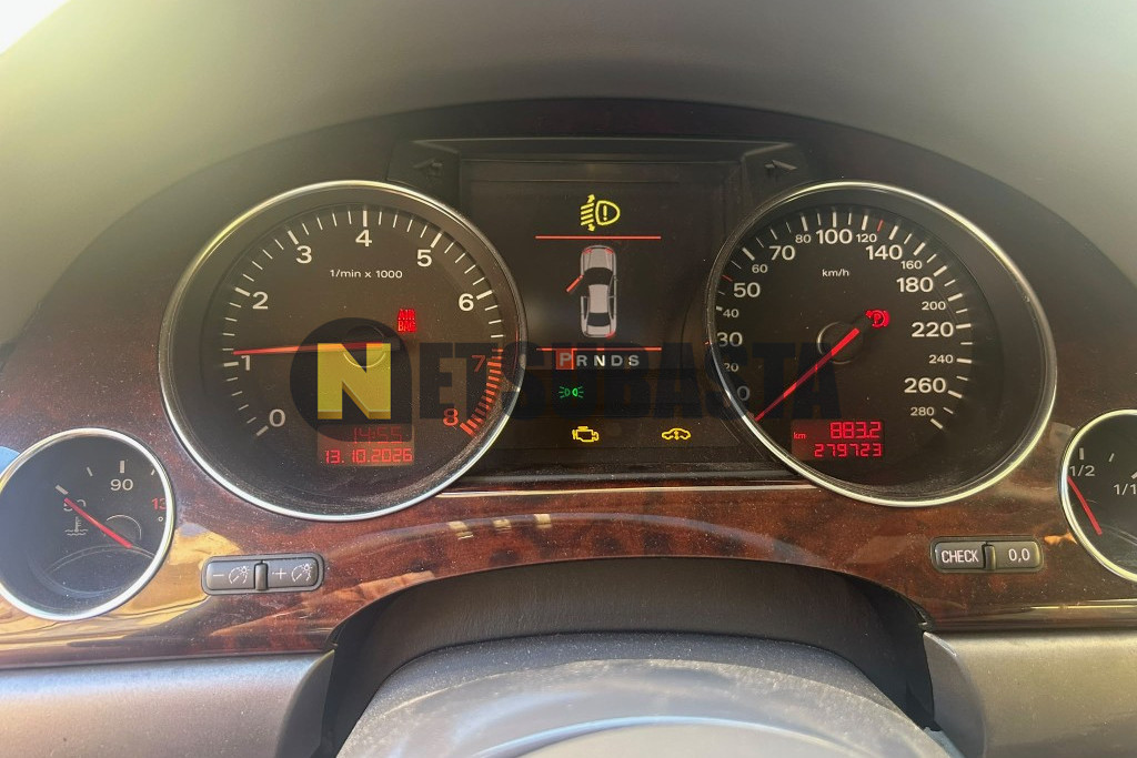 Audi A8 4.2 quattro tiptronic 6 vel. 2002