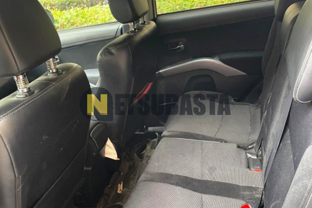 Mitsubishi Outlander 2.2 DI-D MIVEC 2WD Motion 2012