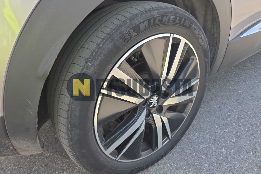 Peugeot 3008 Hybrid 300 e-EAT8 2022
